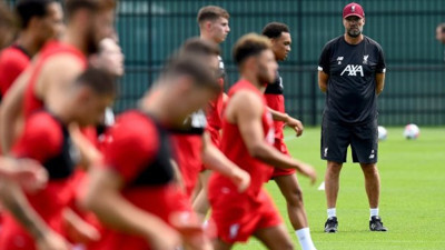 Liverpool video konferansa geç kalan futbolculara ceza kesti