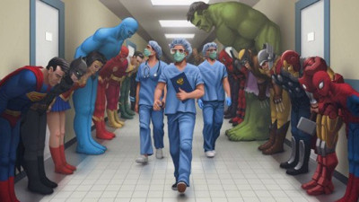 Süper kahramanlar, doktorların önünde eğildi