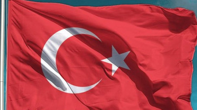 Tüm Türkiye balkonlardan İstiklal Marşı söyledi