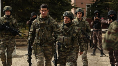 Ünlü dizinin set çalışanları isyan etti