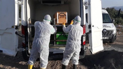 Korona virüsten ölen polis memuru, toprağa verildi