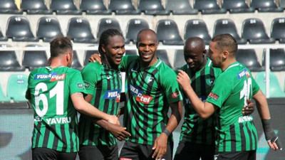 Pazartesi günü sahada idmana başlıyorlar