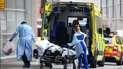 İngiltere'de Kovid-19 kaynaklı ölümler 19 bini geçti
