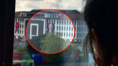Atatürk'ün posteri yerine Binali Yıldırım'ın posterini astılar! Böyle yanlış yapılır mı?