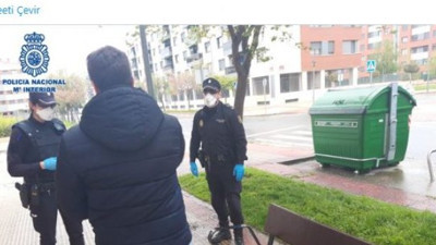 Sokağa çıkma yasağına uymayan vatandaş: “Balıklarımla yürümek için çıktım”