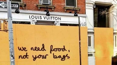 Mağazasını tahtalarla kapatan ünlü markaya anlamlı cevap