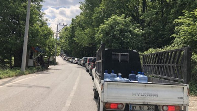 Yasağa saatler kala metrelerce su kuyruğu oluştu