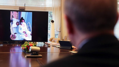 Cumhurbaşkanı Erdoğan, korona hastalarıyla görüştü: "Bu belayı atlatıyoruz"