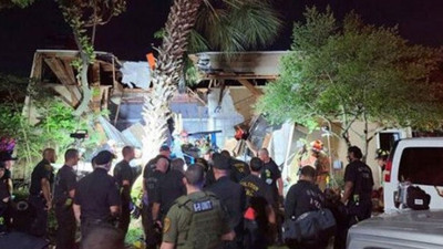 Helikopter apartmana çarptı!