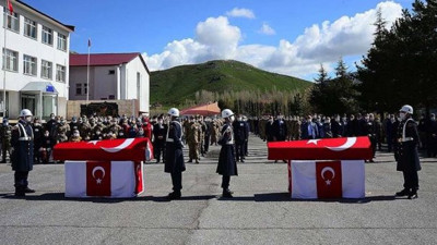 Bitlis şehitlerimiz için tören düzenlendi