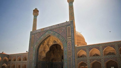 Yarından itibaren o ülkede camiler ibadete açılıyor