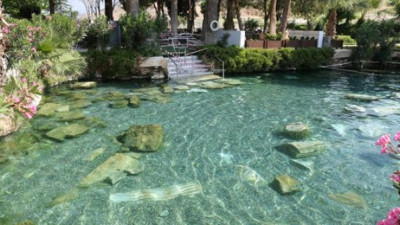 2 bin 500 yıllık antik havuz ve çevresi bomboş