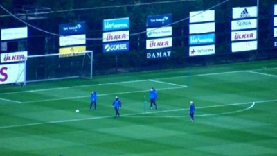 Fenerbahçe'de maskeli antrenman