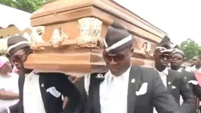 Gana’nın dansçı tabut taşıyıcıları konuştu: “Korona virüs nedeniyle işler azaldı”