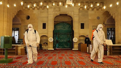 Diyanet 65 yaşa önce izin verdi sonra iptal etti: Camide namaz hala yasak!