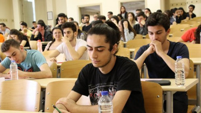 CHP'li Murat Emir'den çarpıcı sınav çıkışı