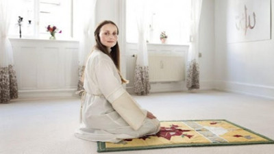 Kadın imam, camide göreve başladı