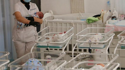 Korona virüs onları da vurdu, taşıyıcı anneden doğan bebekler ortada kaldı