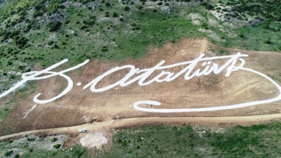 Atatürk'ün dev imzası dağa atıldı