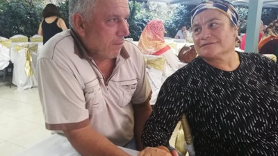 Evli çifti konserve ayırdı