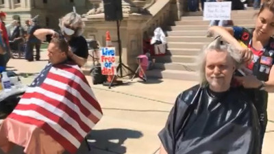 Amerika'da 'saç traşı' protestosu