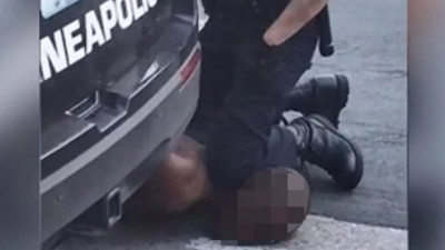 “Nefes alamıyorum” diye yalvarmıştı, Irkçı polis şüpheliyi boğarak öldürdü