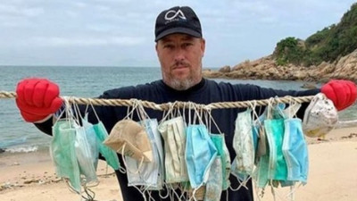 Doğayı kirleterek virüsten korunamazsınız, denizden yüzlerce maske topladı