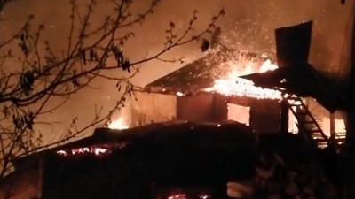 Ahşap evler cayır cayır yandı (03 Haziran 2020)