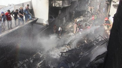 Pakistan'da düşen uçağa ilişkin dikkat çeken detaylar!