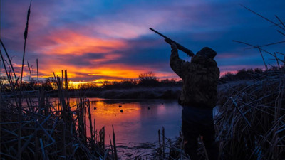 Domuz diye arkadaşını vurdu