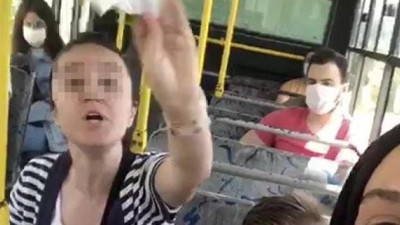 Maske takmayan kadın, kendini uyaranlara saldırdı