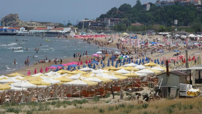 Vatandaşlar sahilde sosyal mesafeyi unuttu