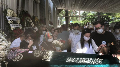 Sanatçı Ayşegül Atik son yolculuğuna uğurlandı