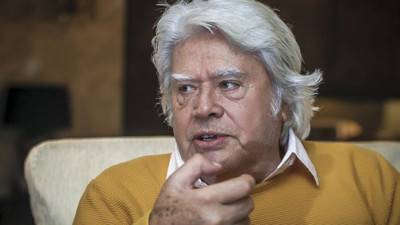 Cüneyt Arkın’dan duygulandıran paylaşım: “Usul usul saçlarımı okşadı”