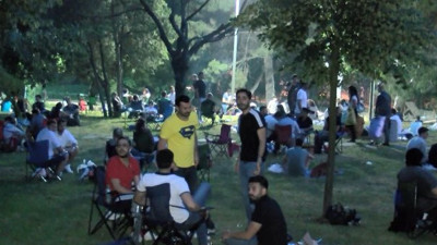 Vatandaşın canı yasak istiyor: Vaka sayısı arttı ama ne maske ne mesafeye dikkat edildi