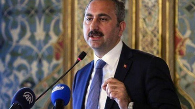 'Yukarılarda' neler oluyor: Cem Küçük, Adalet Bakanı Abdülhamit Gül'ü hedef aldı