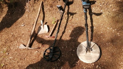 Flaş... Kamu görevlileri define ararken yakalandı