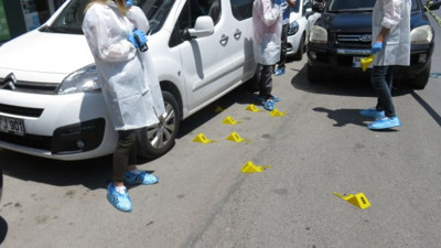 Parasını çalan hırsızlara kurşun yağdırdı