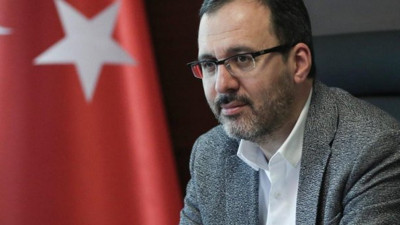 Bakan Kasapoğlu'ndan Muslera'ya "geçmiş olsun" telefonu