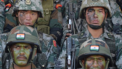 Flaş... Flaş... Başımıza bir de bu çıktı: Çin ile Hindistan arasında savaş başladı