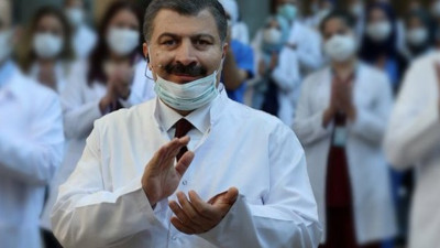 Helal olsun Günboyu’na: Bakan Koca’nın maskesiz fotoğrafını yakaladı, Bakan özür diledi