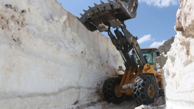 Haziran ayında karla mücadele: Burası Sibirya değil Türkiye