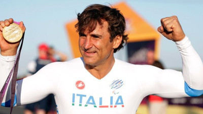 Eski F1 pilotu bisiklet kazası geçirdi yaşam savaşı veriyor