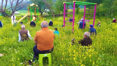 Korona sebebiyle bir köyde cuma namazı böyle kılındı
