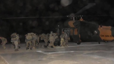 Flaş... Flaş... Pençe- Kaplan operasyonu başladı: Türk komandosu Haftanin'de