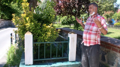 Beyoğlu'nda kaldırımda bir mezar, geçenler dua ediyor, kimin yattığı ise bilinmiyor