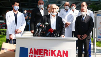 Hasta yatağından kalktı stadın yolunu tuttu; Galatasaray’a Mustafa Cengiz morali