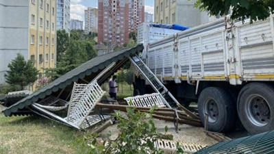 TIR'ın ağırlığı köprüyü çökertti