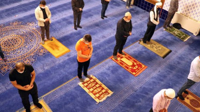 Camilerde 100 gün sonra cemaatle ilk sabah namazı