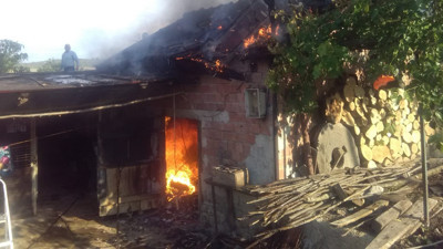 Köy değirmeni alev alev